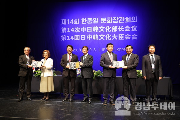 홍태용 김해시장(좌측 3번째)은 정부 주관 제14회 문화장관회의에 참석했다. (사진제공=김해시청)